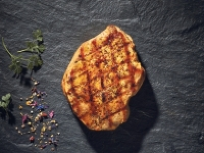 Halssteak vom Schwein gew&uuml;rzt