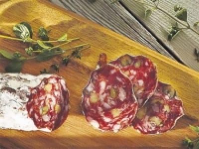 Salami mit Walnüssen