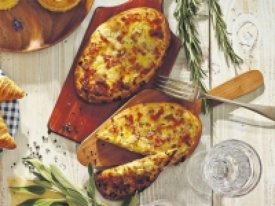 Flammkuchen mit Speck und Zwiebel