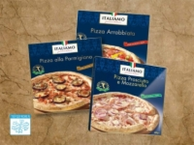 Pizza cotta nel forno a legna