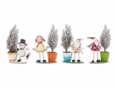 Winterfiguren mit Konifere