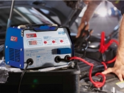 KFZ-Ladegerät mit Starthilfefunktion CHF 49.90