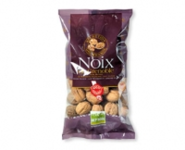 Baumn&uuml;sse in Schale