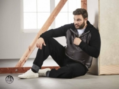 Sweatjacke mit Kapuze1