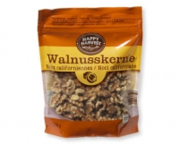 Ganze Walnusskerne