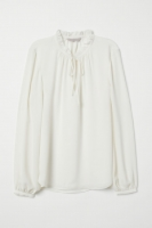  Bluse mit Volantkragen CHF 15.45