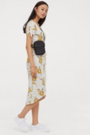 Gemustertes Wickelkleid CHF 20.95