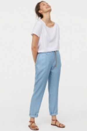  Hose mit Gürtel CHF 23.95