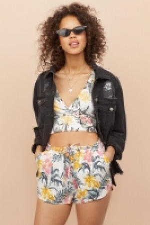  Shirt mit V-Ausschnitt CHF 6.95