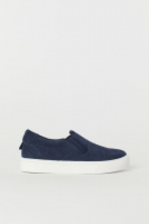  Sneaker aus Veloursleder CHF 16.95