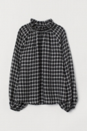  Bluse mit Volantkragen CHF 22.45