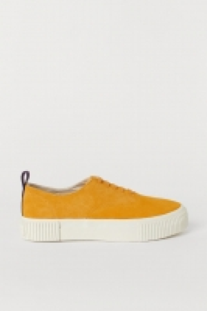  Sneaker aus Veloursleder CHF 59.45