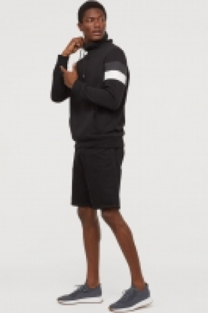  Sweatshirt mit Tunnelkragen CHF 20.95