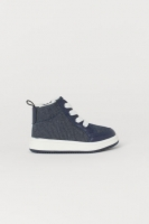  Sneaker mit Teddyfutter CHF 14.95