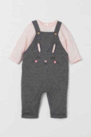  Latzhose und Shirt CHF 12.45