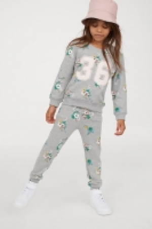  Sweatshirt und Hose CHF 12.45