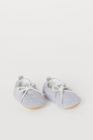  Weiche Hausschuhe CHF 6.45