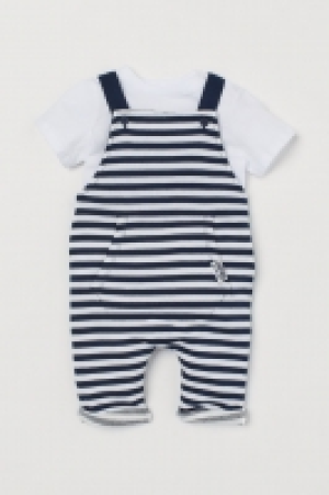  T-Shirt und Latzhose CHF 10.95