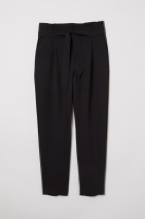  Hose mit Paperbag-Bund CHF 23.95