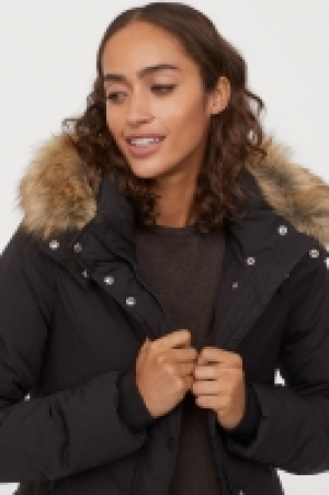  Wattierte Jacke mit Kapuze CHF 47.95