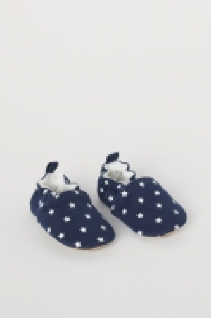  Weiche Hausschuhe CHF 7.95