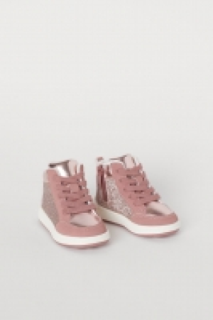  Sneaker mit Teddyfutter CHF 12.95