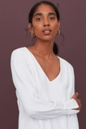  Bluse mit V-Ausschnitt CHF 10.95