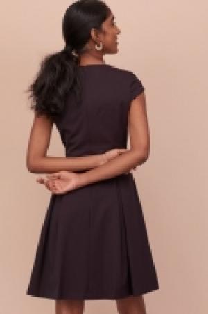  Kleid mit Kappenärmeln CHF 26.95
