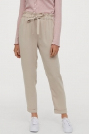  Hose mit Paperbag-Bund CHF 17.95