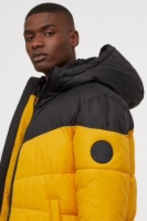  Wattierte Jacke mit Kapuze CHF 34.95
