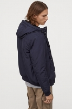  Wattierte Jacke mit Kapuze CHF 29.95
