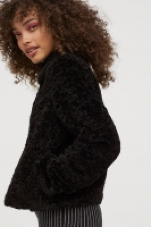  Kurze Faux-fur-Jacke CHF 29.95