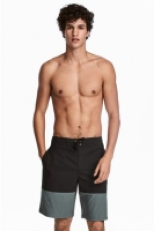  Knielange Badeshorts CHF 19.95