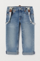 HM   Jeans mit Hosenträgern