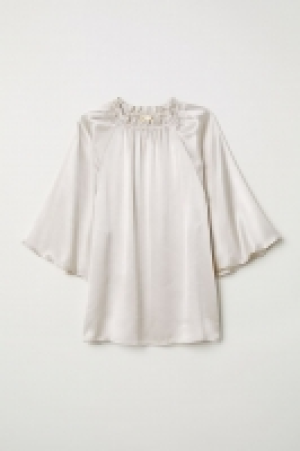 HM   Bluse mit Volantkragen