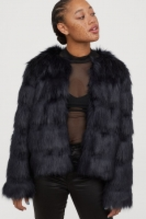 HM   Kurze Faux-fur-Jacke