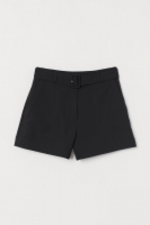 Shorts mit Gürtel CHF 23.95