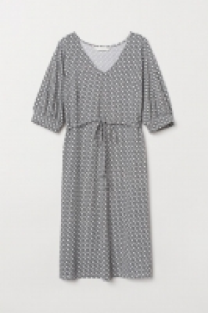 MAMA Kleid mit V-Ausschnitt CHF 23.95