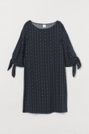 Kleid mit Bindedetail CHF 10.95