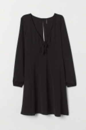 Kleid mit Bindedetail CHF 13.95