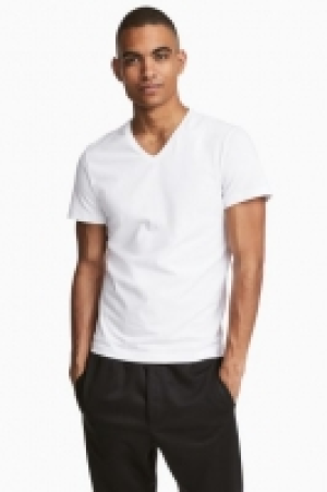 V-Shirt Slim Fit CHF 9.95