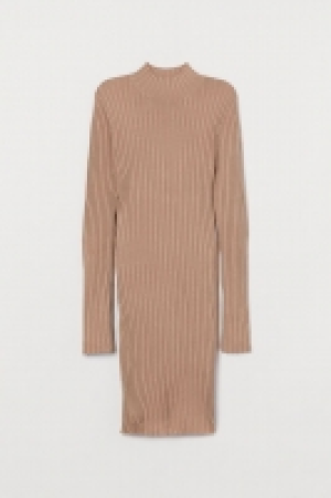 Geripptes Kleid mit Rollkragen CHF 16.95