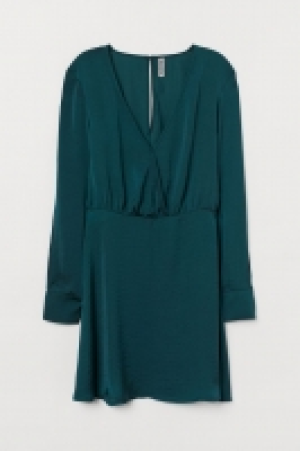 Kleid mit V-Ausschnitt CHF 16.95