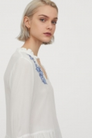 Bluse mit Stickerei CHF 16.95