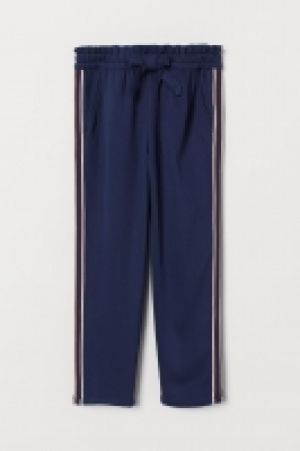 Schlupfhose mit Seitenstreifen CHF 9.95