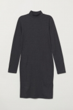 Kleid mit Turtleneck CHF 11.95