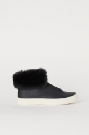 Sneaker mit warmem Futter CHF 17.95