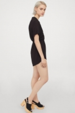 Jumpsuit mit V-Ausschnitt CHF 15.95