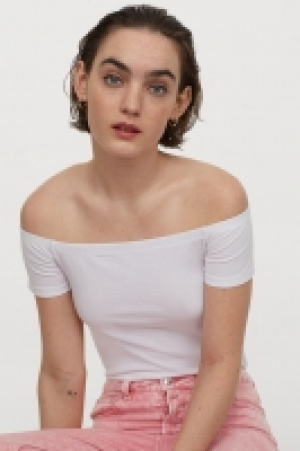 Geripptes Off-Shoulder-Shirt CHF 4.95