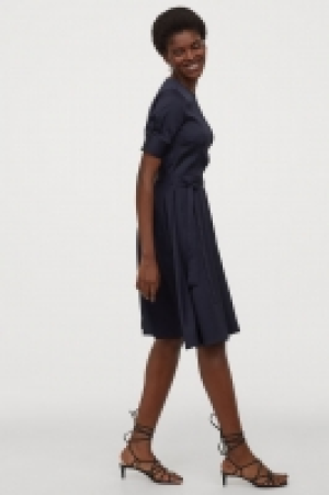Kleid mit Bindegürtel CHF 19.95